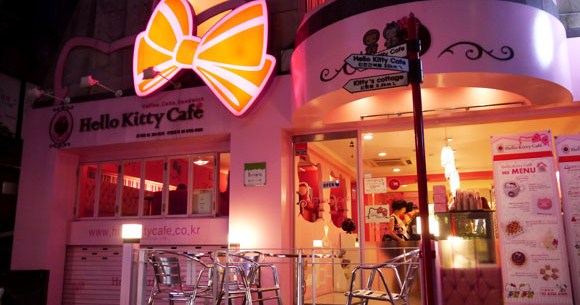 Photos! Inside America's Very First Hello Kitty Café, Opening