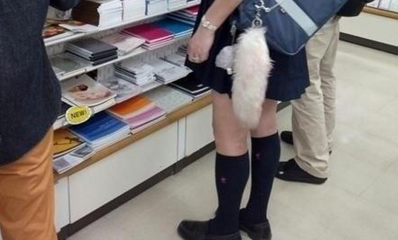 Fact or Photoshopped? Tweeted Schoolgirl Picture too Weird to be True