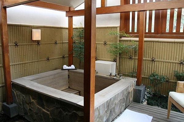 villa 32 outdoor bath