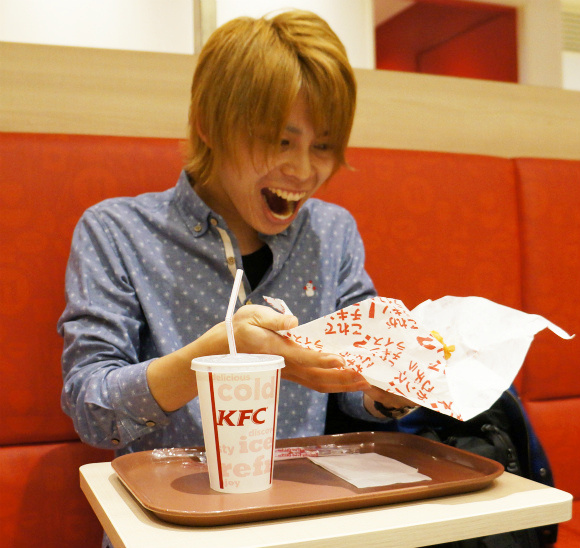 【Meat+Rice+Meat】We Try KFC’s Bunless Chicken Rice Sandwich… And It’s AWESOME!