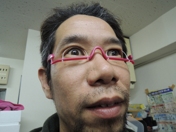 “Eyelid Trainer” Creates a Double-Eyelid in Minutes a Day, Mr. Sato Tries it Out