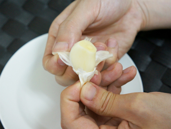 Lifehack for Cooks: How to Remove Garlic Skins Quickly and Cleanly