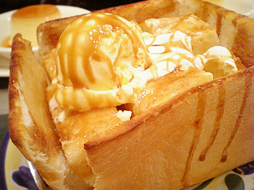 Not a windowless building, this is actually honey toast.