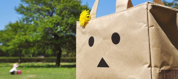 Japanese apparel maker brings back “Derelicte” style with cardboard box bags2