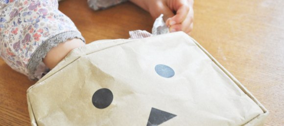 Japanese apparel maker brings back “Derelicte” style with cardboard box bags3