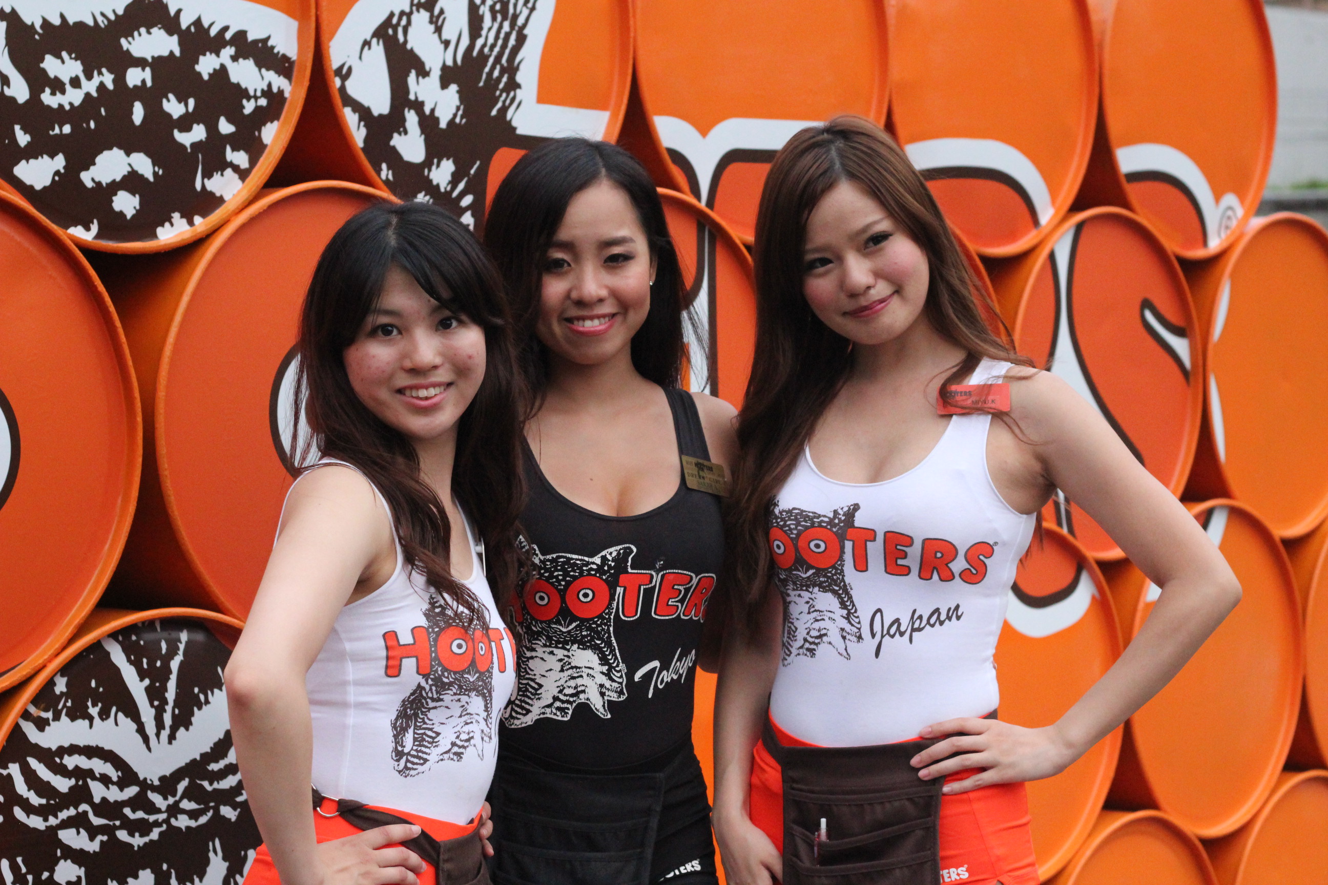 Hooters comes to Osaka! Our in-depth cross cultural analysis