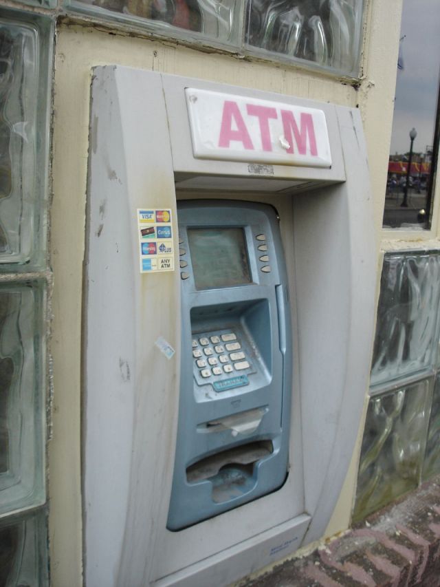 Counterfeit cash: Chinese ATMs distributing bootleg bucks?