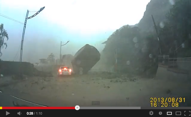 Now that’s what we call a close one! Massive boulder nearly crushes car【Video】
