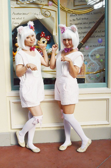 The awesome outfits of cosplayers at Tokyo Disneyland18