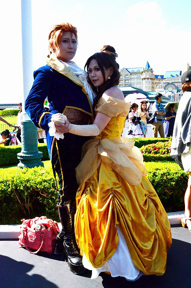 The awesome outfits of cosplayers at Tokyo Disneyland4