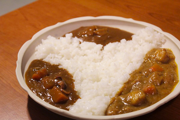 Can you spot the shocking hidden image in this plate of curry and rice ...