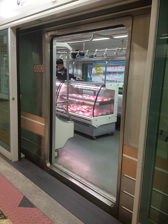 Seoul food: Tourist stumbles across grocery store inside Korean subway car