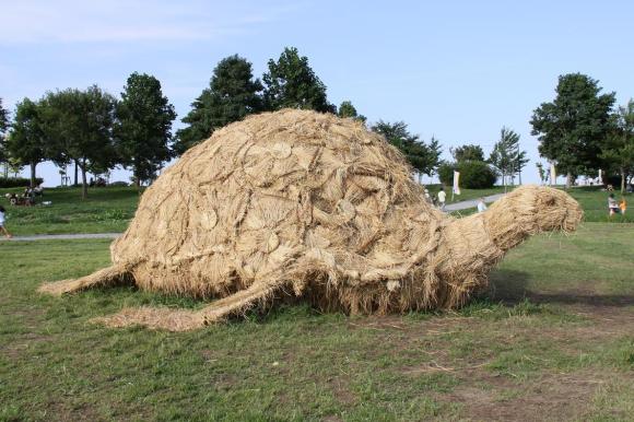 The giant straw sculptures of Japan 2