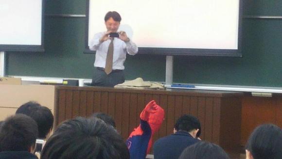 Spiderman comes to class at Tokyo University4