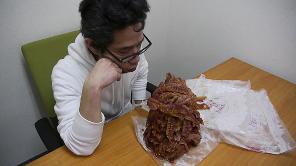 We Order Whopper With 1050 Bacon Strips, Struggle to Level Comically Huge Burger14