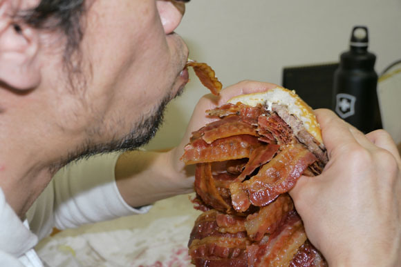 We Order Whopper With 1050 Bacon Strips, Struggle to Level Comically Huge Burger5