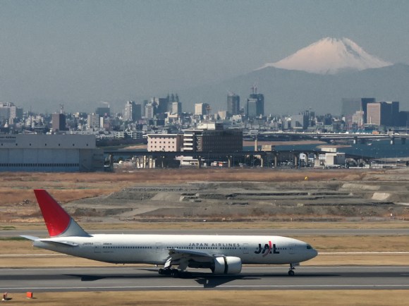 2013.12.15 mt fuji and airplane