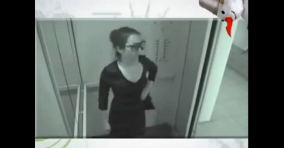 Woman With Alone Time On An Elevator Does Something Incredibly
