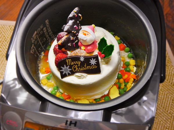 We cook a Christmas cake in a rice cooker to ring in the holidays