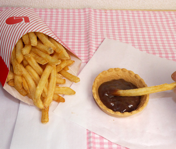 french fries and chocolate sauce4