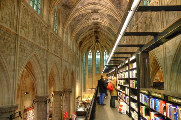 18 Bookstores Every Book Lover Must Visit At Least Once3