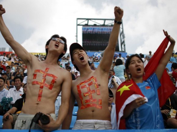 chinese-fans-spectators-beijing-olympics-sports