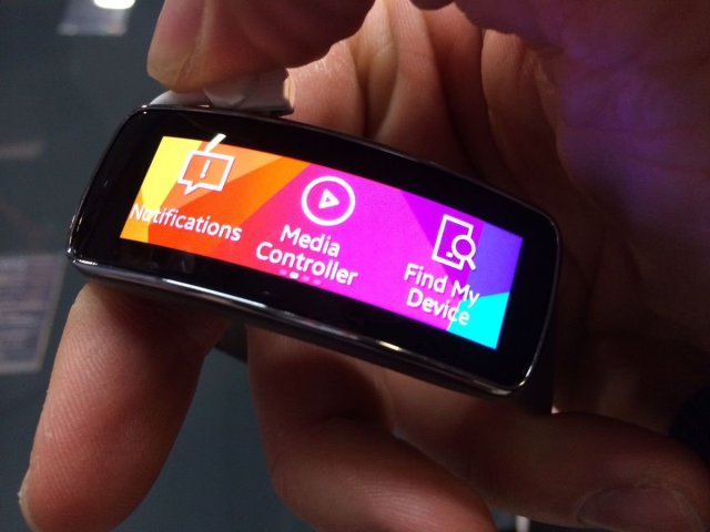 Gorgeous photos of the Gear Fit, Samsung’s new fitness–minded smart watch
