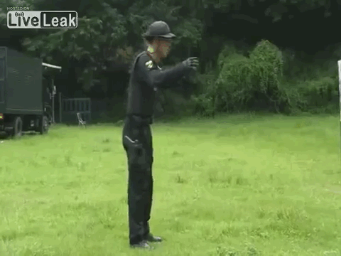 The craziest small arms maneuvers by South Korean SWAT, in 9 GIFs4