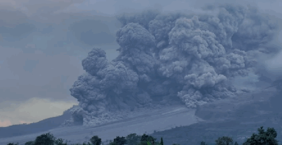 Volcano Spawns Terrifying Tornado-Like Twisters [GIFS]2