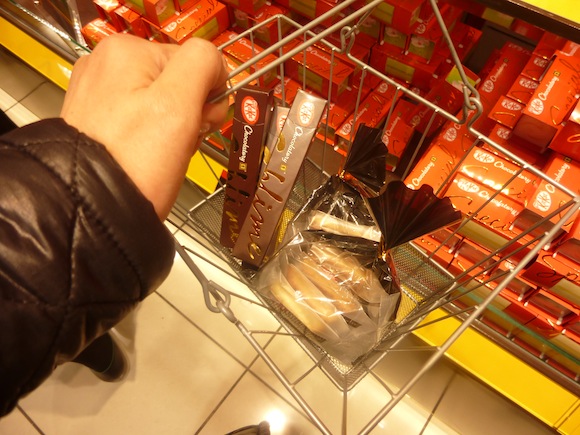 Kit Kat 9 shopping