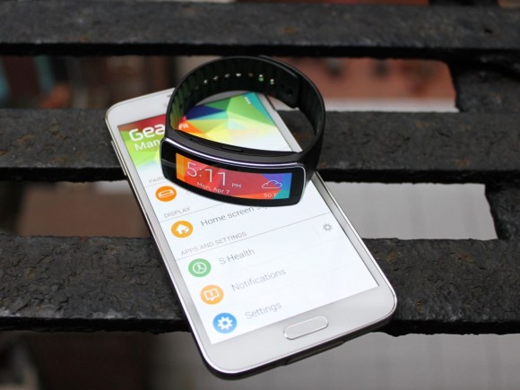 REVIEW: Samsung’s new fitness gadget makes a sleek smartwatch