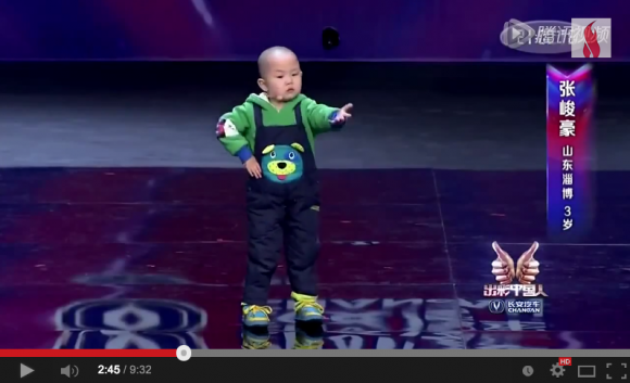 The kid’s got moves: Tiny dancer wows audiences on Chinese talent show 【Video】