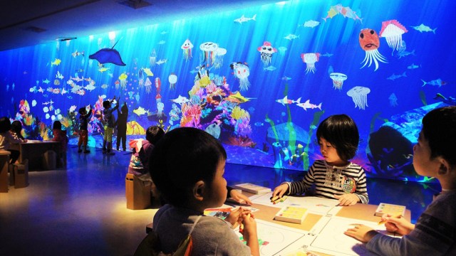 Kids today get all the best toys! “Sketch Aquarium” turns doodles into lifelike swimming fish