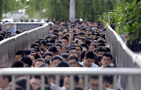 Beijing has started new 'anti-terror' checks on the subway, and the lines are like nothing you've ever seen2