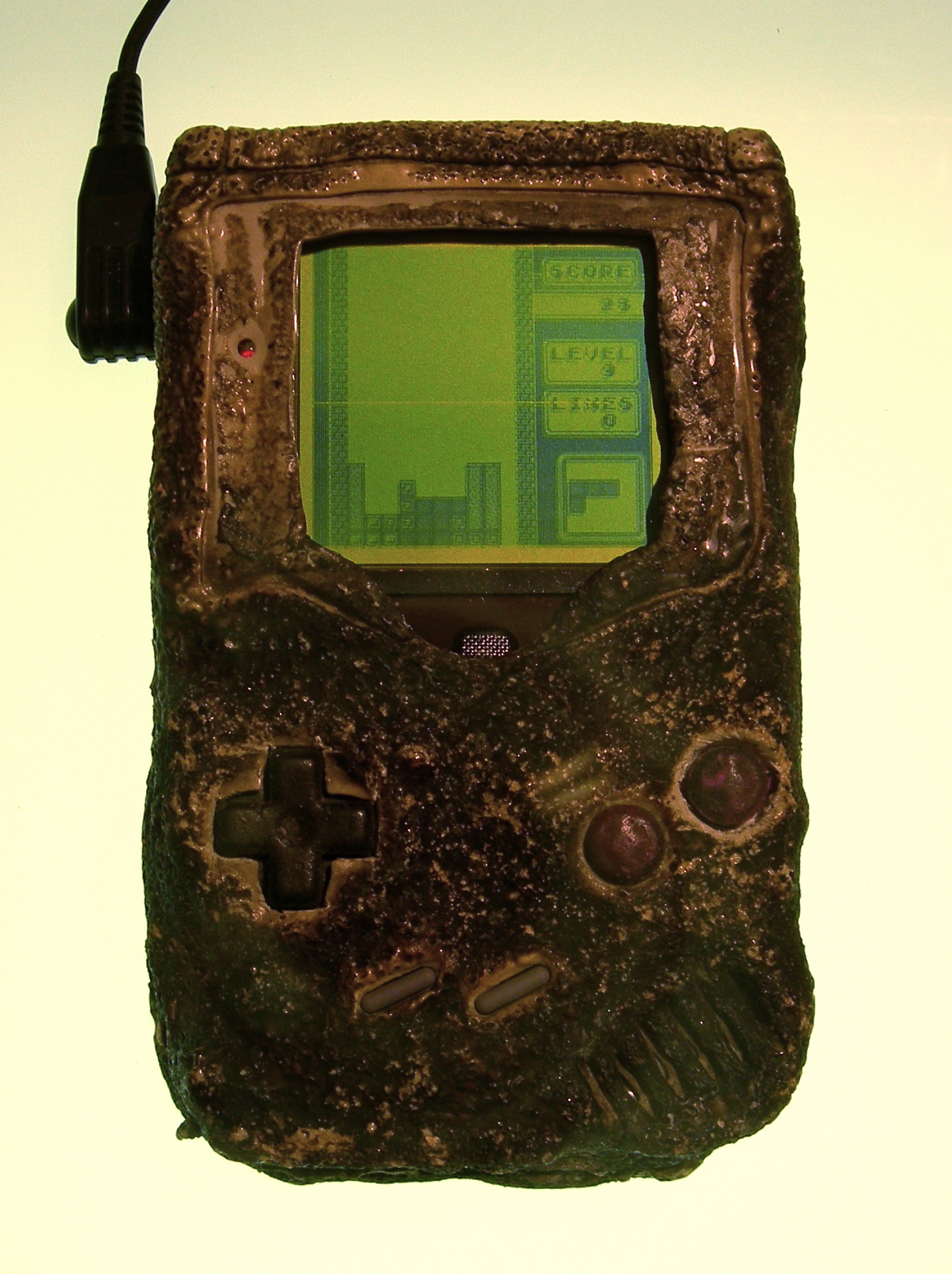 Sturdy enough to survive a bomb and 9 other facts about the Game Boy【Video】