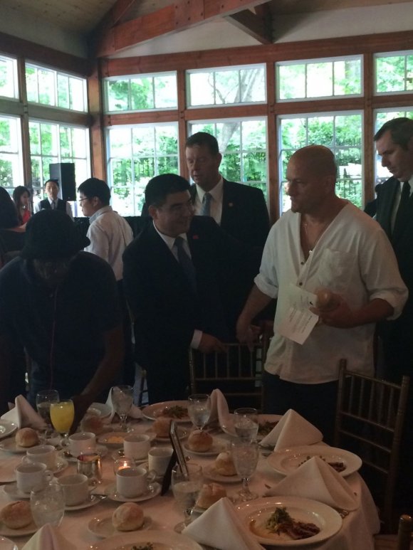 China's Most Pompous Millionaire Just Threw A Ridiculously Fancy Lunch For Homeless New Yorkers10