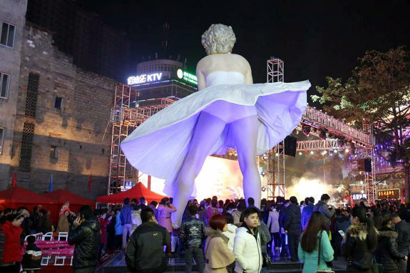 Giant Marilyn Monroe is now face-down in a dump in China