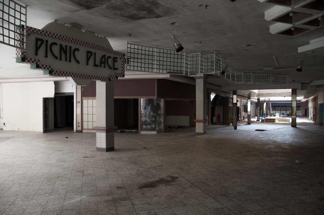 21 Hauntingly Beautiful Photos Of Deserted Shopping Malls Soranews24