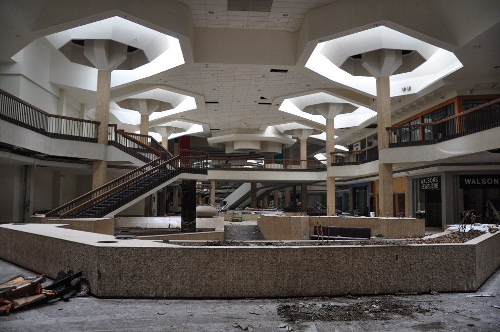 21 Hauntingly Beautiful Photos Of Deserted Shopping Malls Soranews24