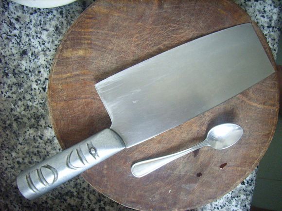 800px-Kitchen_Knife_06_Tablespoon