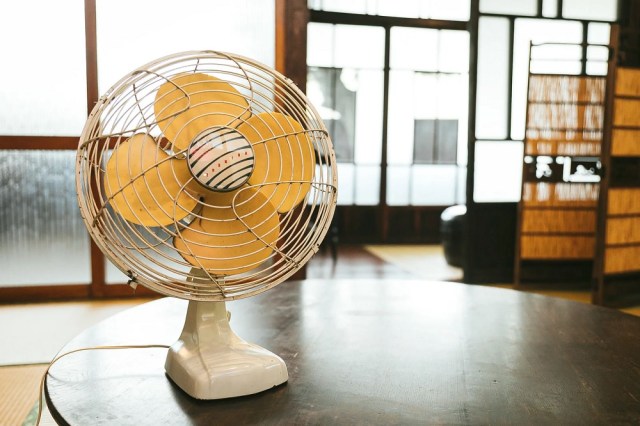 Too hot during the blackout? Cool down with an electric fan, veteran newscaster suggests
