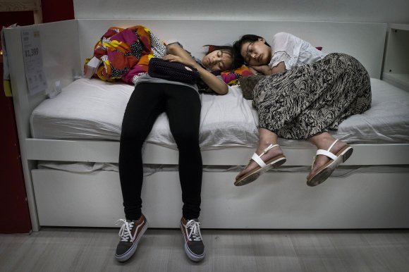 Bizarre photos of Chinese shoppers napping at Ikea3
