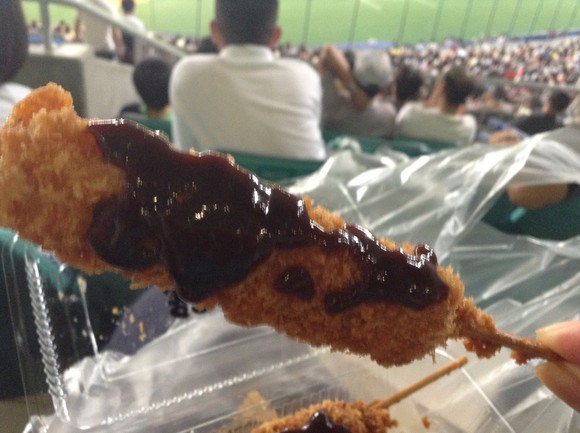 Pork skewers, spicy fish cakes, and beer backpacks – We look for baseball grub at Nagoya Dome
