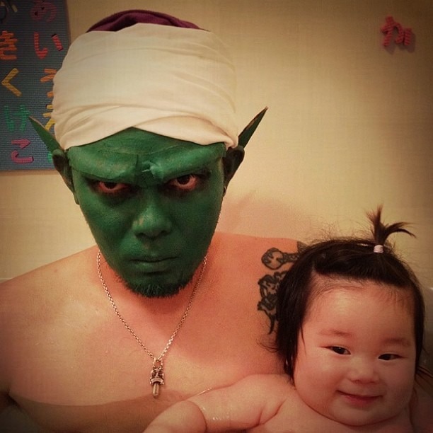 New father dresses like iconic pop culture characters and takes baths with his kid