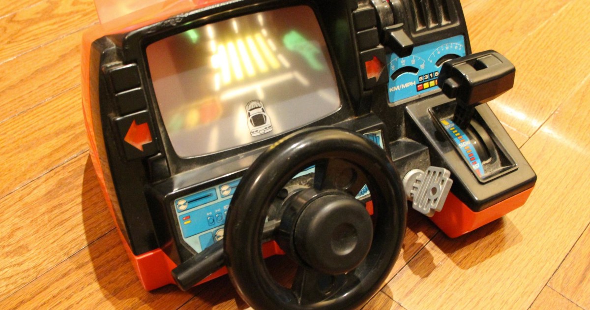 These kids' driving simulator toys still work decades later! …kind of