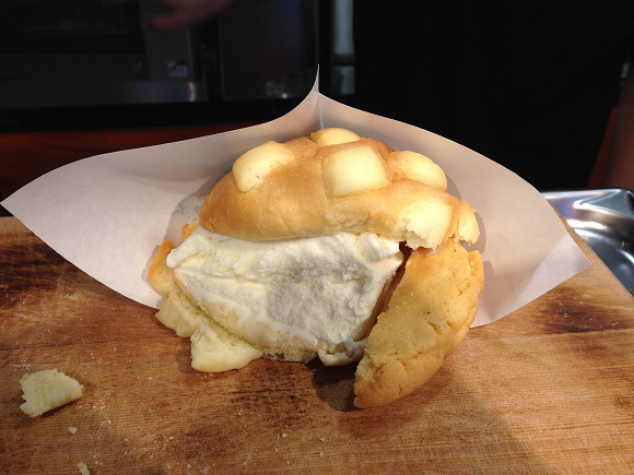 Awesome melon bread with ice cream comes to Shibuya, so we do too!