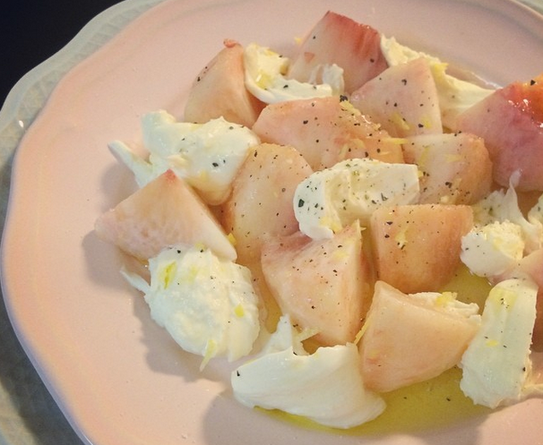 Foodies in Japan can’t stop freaking out over how good peaches and mozzarella tastes