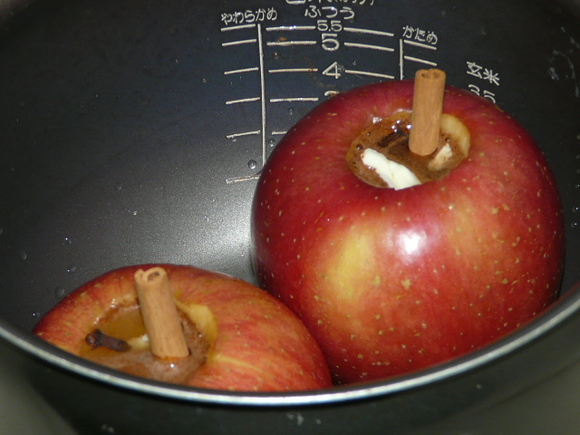 Use your rice cooker to bake delicious cinnamon honey apples