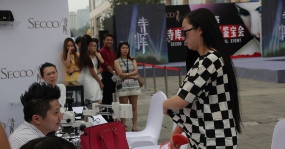 Chinese woman removes her bra in public at a luxury appraisal