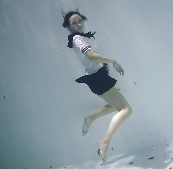 Time To Get Wet Underwater Photos Of Girls In Sailor Suits And… Plastic Exoskeletons